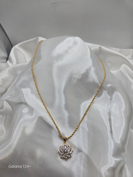 Cadena con dije de flor