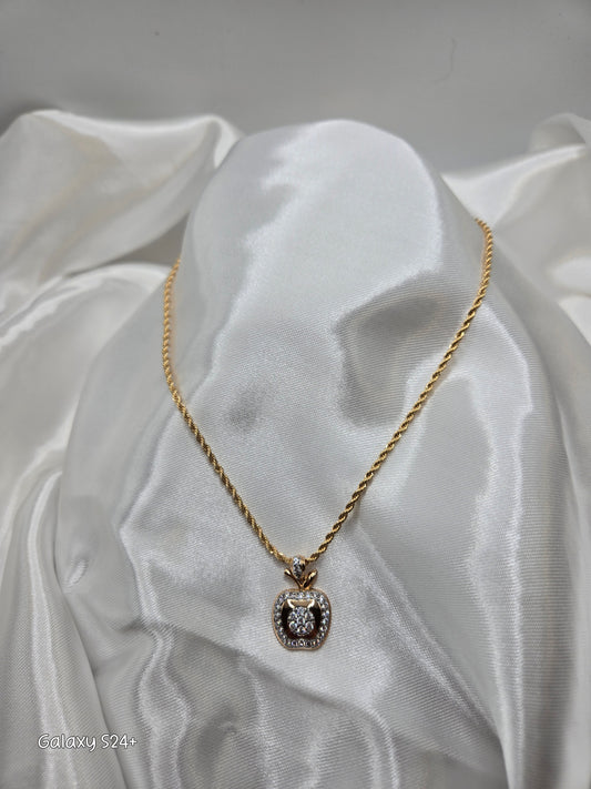 Cadena con dije de manzana