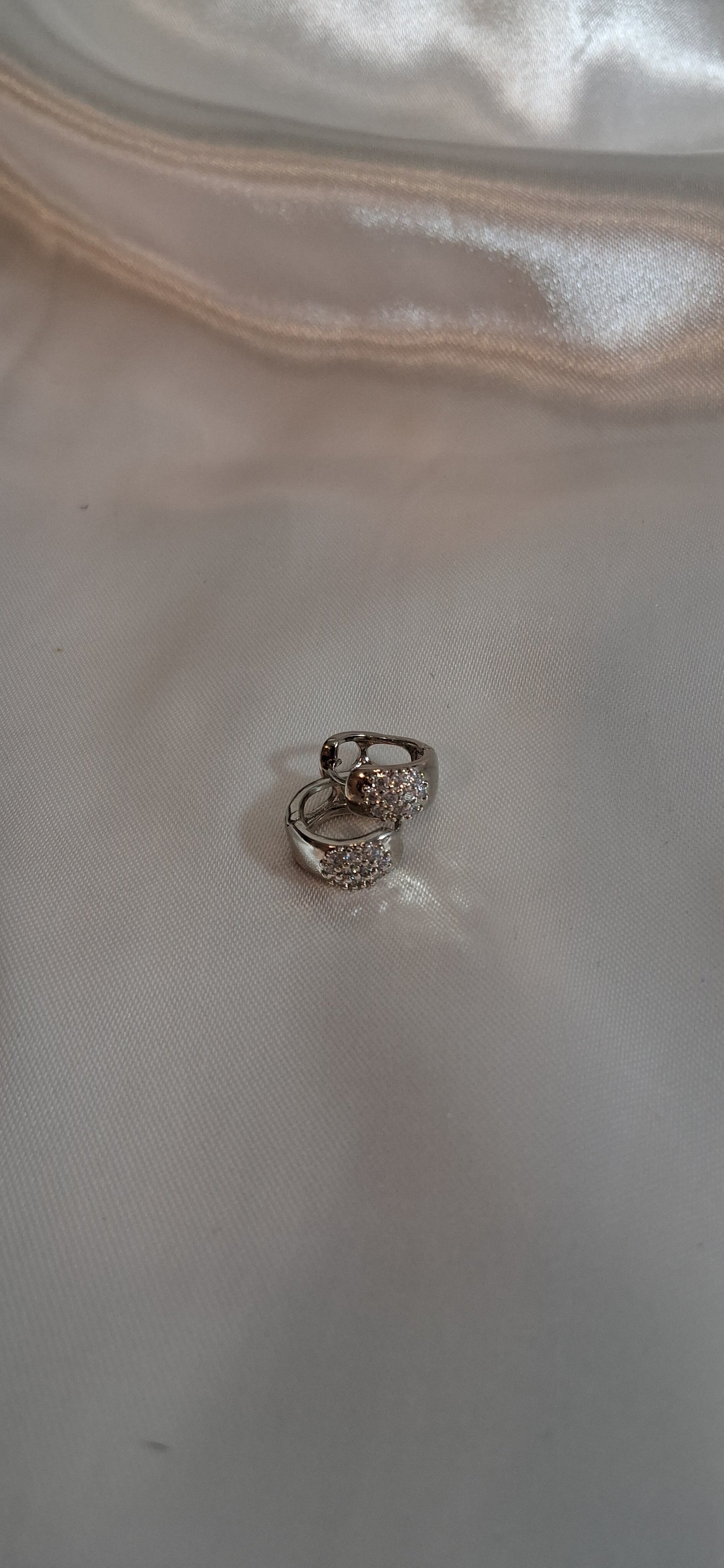 Aretes plateados para niña
