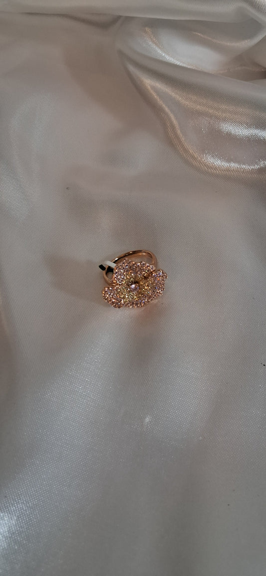 Anillo en forma de flor